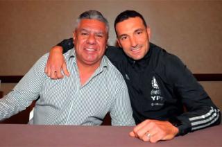 Scaloni con Chiqui Tapia al arreglar la continuidad en Estados Unidos