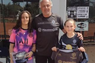 Estudiantes cerró su torneo de dobles con una final en damas