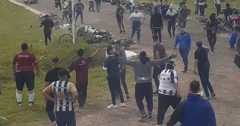 Hinchas de Talleres desalojaron a tiros y machetazos un piquete en una ruta Santa Fe