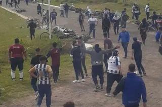 Hinchas de Talleres desalojaron a tiros y machetazos un piquete en una ruta Santa Fe