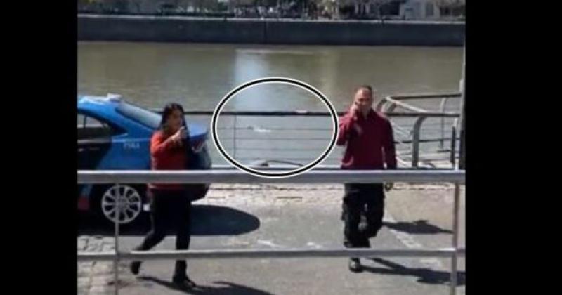 Lo esposaron por abusar de una mujer y se tiroacute al agua en Puerto Madero