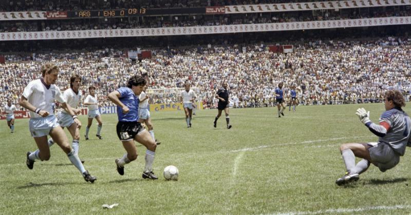 La camiseta que usoacute Diego Maradona ante Inglaterra en 1986 seraacute exhibida en Qatar 2022