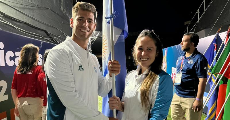 Agustín Vernice junto a Rocío Snchez Moccia fueron los abanderados nacionales