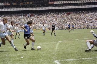 La camiseta que usoacute Diego Maradona ante Inglaterra en 1986 seraacute exhibida en Qatar 2022