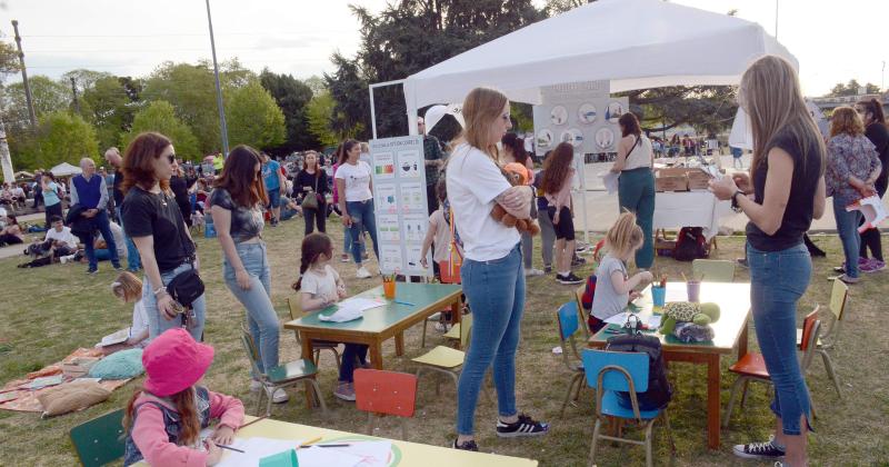 Gran marco de puacuteblico acompantildeoacute los festejo de Coopelectric