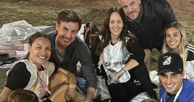 Pampita Ardohain peregrinoacute a Lujaacuten con su familia y amigos