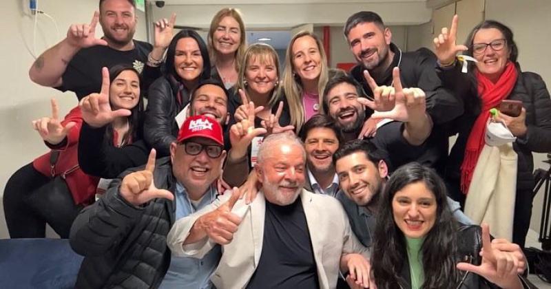 Schwindt con Lula en Brasil en el histórico día donde se elige nuevo presidente