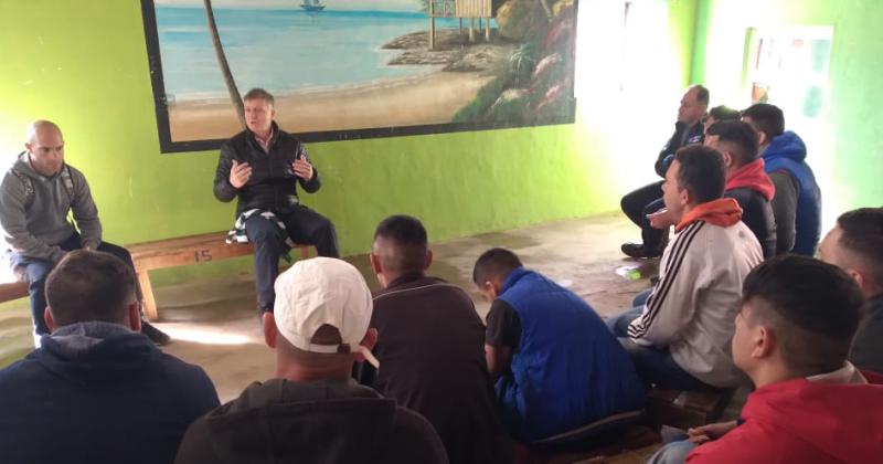 Caputo brindoacute una charla a internos del equipo de rugby de la Unidad 2