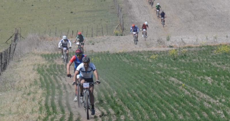 Messineo y Peacuterez se quedaron con el Tour de Olavarriacutea