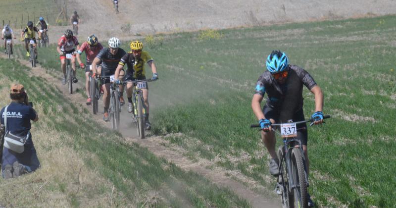 Messineo y Peacuterez se quedaron con el Tour de Olavarriacutea