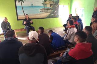 Caputo brindoacute una charla a internos del equipo de rugby de la Unidad 2