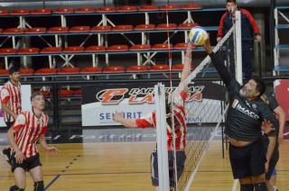 Estudiantes tuvo sus partidos por el Mster Voley