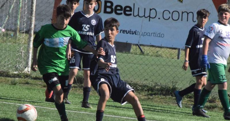 Racing y Ferro jugaron en la cancha de Embajadores