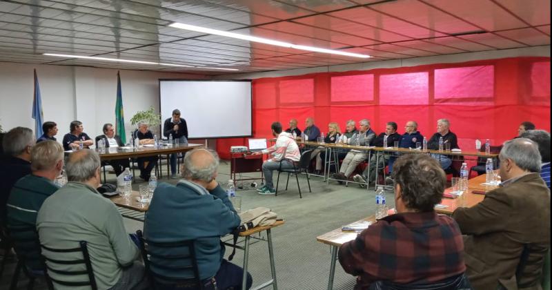 Bomberos se reunioacute con sectores del campo para trabajar en la prevencioacuten de incendios