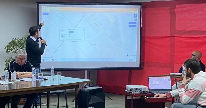 Ricci presentó la nueva herramienta georreferencial para responder con eficacia a incendios en los campos