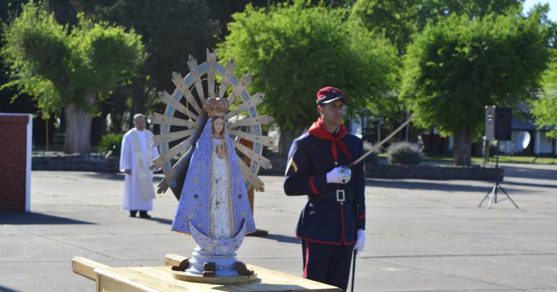 La Virgen de Lujaacuten Malvinera recorrioacute la Guarnicioacuten del Ejeacutercito local