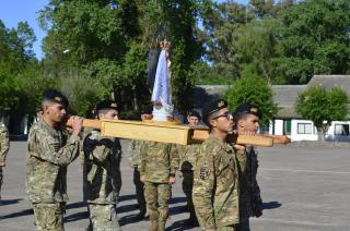 La Virgen de Lujaacuten Malvinera recorrioacute la Guarnicioacuten del Ejeacutercito local