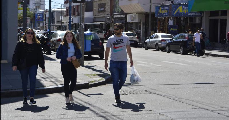 El feriado turiacutestico mostroacute menos movimiento de gente pero con los comercios funcionando