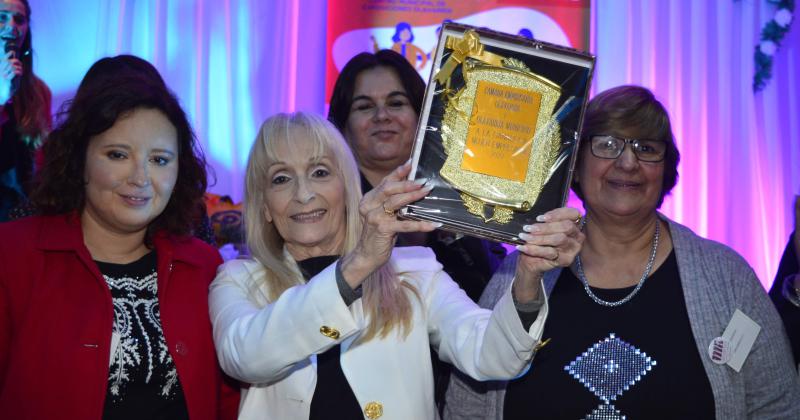 La tercera edición del Premio Mujer Empresaria quedó en poder de Teresita Verea