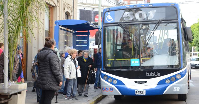 Este mieacutercoles y jueves habraacute paro de colectivos