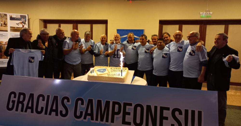 En el saloacuten de Loma Negra se reconocioacute a los campeones del 82