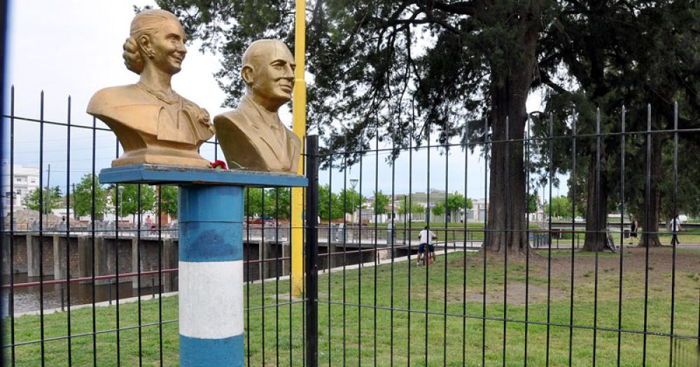 Acto por el Diacutea de la Lealtad en el Parque del Bicentenario