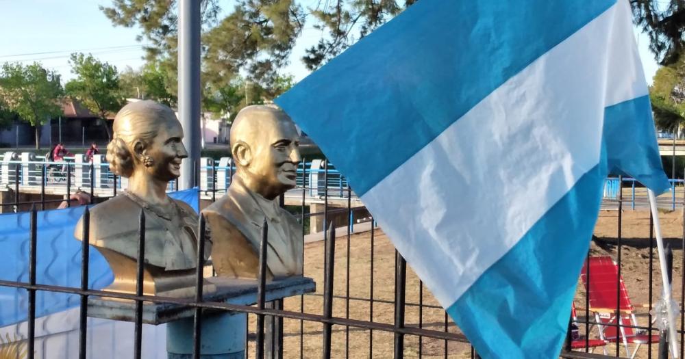 Se llevoacute a cabo el acto por el Diacutea de la Lealtad en el Parque Bicentenario