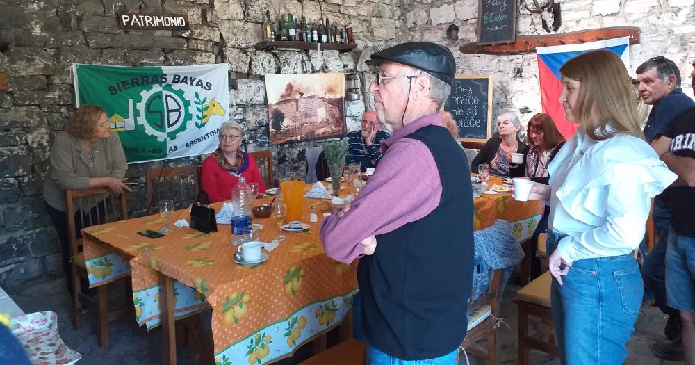 Investigadores eslovacos visitaron Sierras Bayas y mantuvieron un encuentro con la colectividad