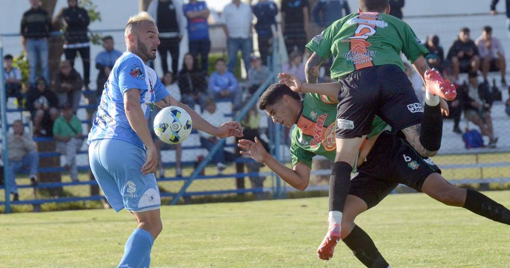 Lucas Scarnato el 9 de Ferro en el Regional