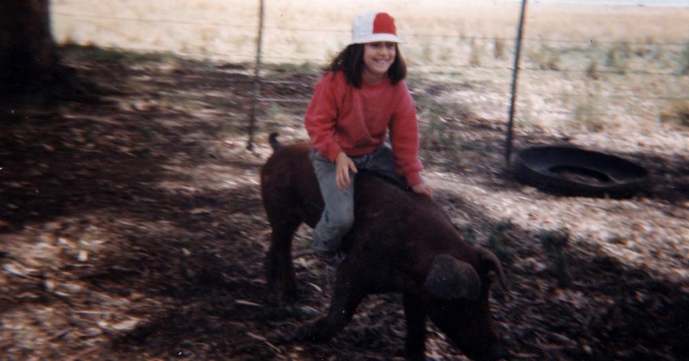 El s�bado 8 de octubre cumplió 30 años Josefina Noms Por tan feliz acontecimiento la saludan su pap� y dem�s familiares De chica amansando chanchos y ahora es maestra del jardín de infantes del Paraje La Moderna