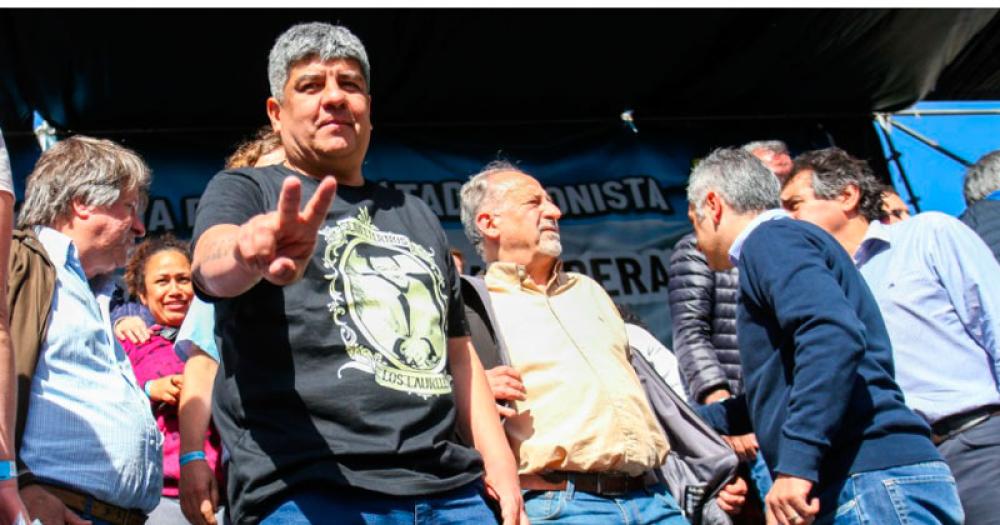 Pablo Moyano presente en el acto por el 17 de octubre en la Plaza de Mayo donde finalmente no habló en el escenario