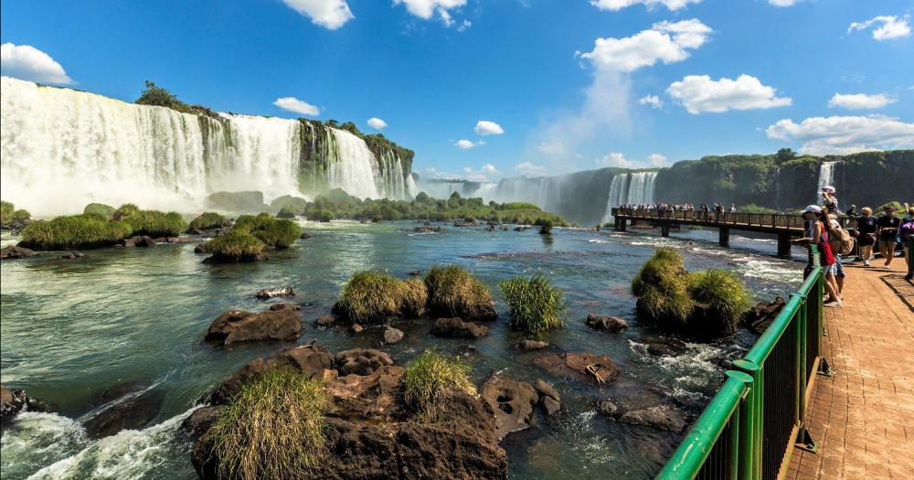 Encontraron el cuerpo del turista que habiacutea caiacutedo en las Cataratas del Iguazuacute