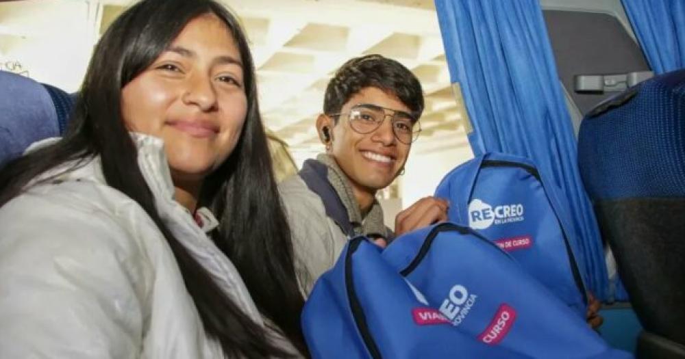 Maacutes de 40 mil estudiantes hicieron su viaje de egresados financiados por el Gobierno