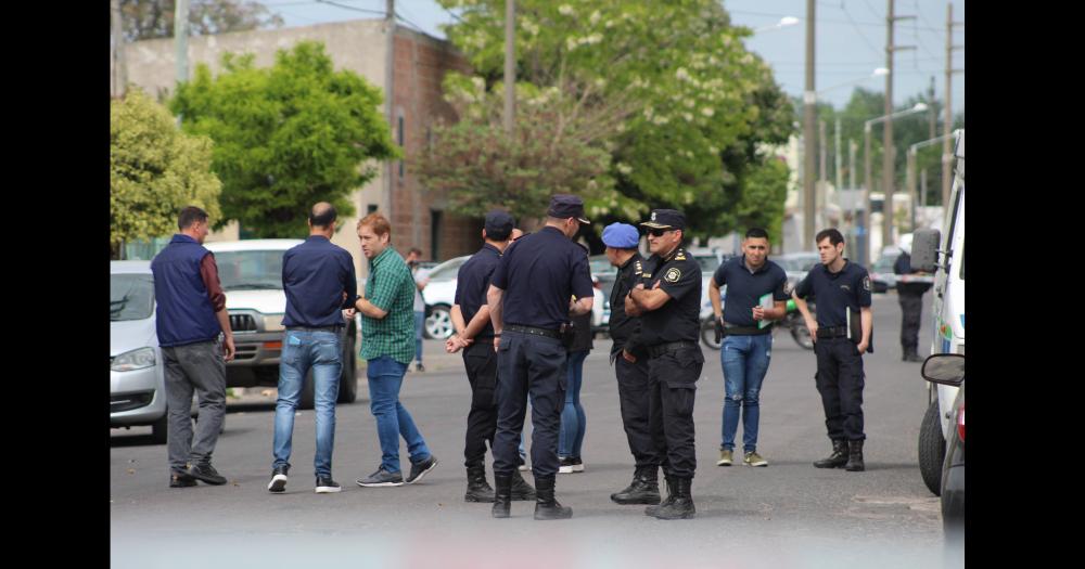 Amplio despligue policial tras el hecho que conmocionó a barrio Sarmiento