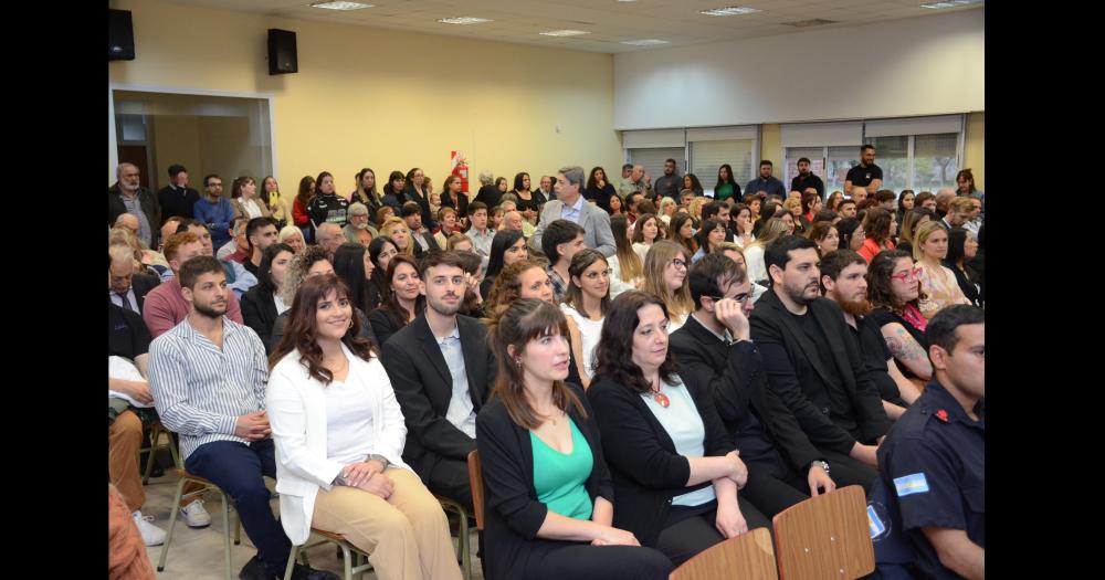 La entrega de diplomas en la Facultad de Ciencias Sociales en fotos