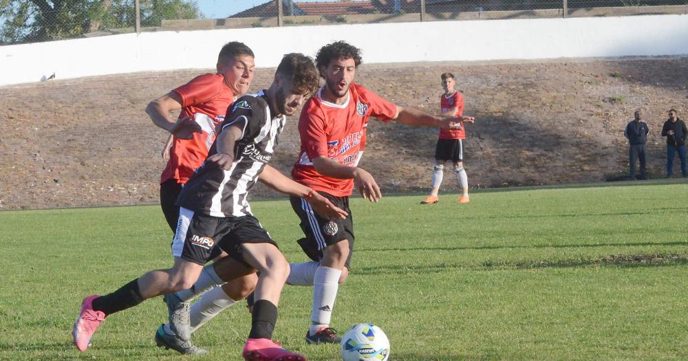 Estudiantes venció a River de Azul en su primer partido