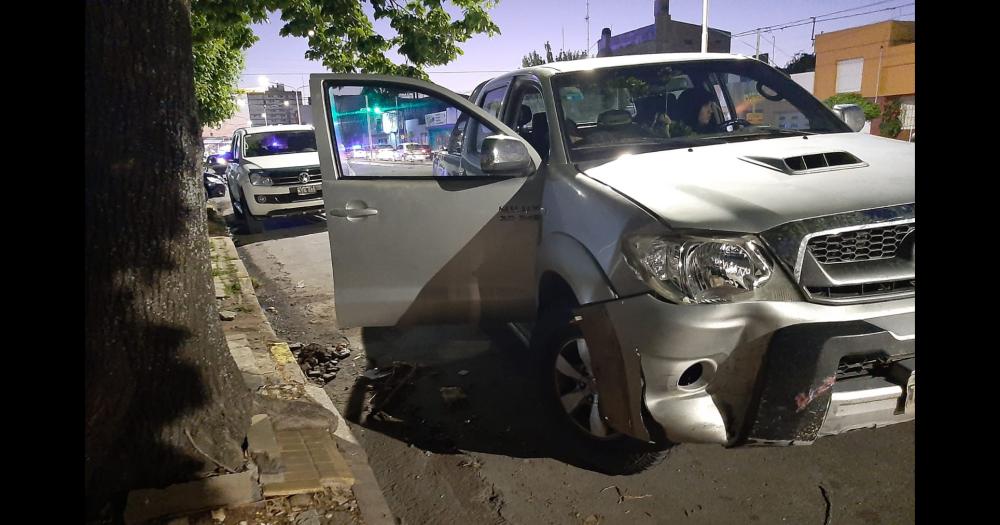 Adolescente herido tras impactar con una camioneta en un semaacuteforo