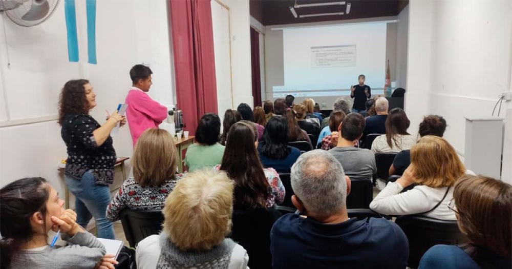 La charla tuvo lugar en el Centro Cultural Universitario