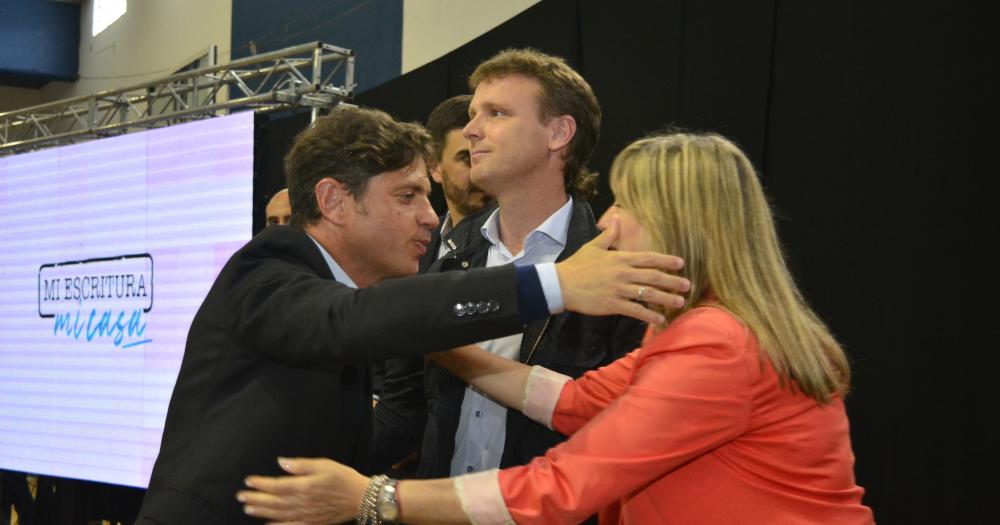 Axel Kicillof en Olavarriacutea- encabezoacute el acto de entrega de escrituras