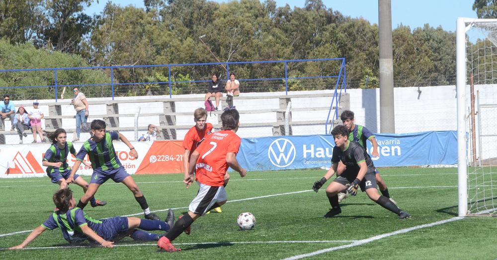 Embajadores ganoacute dos partidos ante Estudiantes