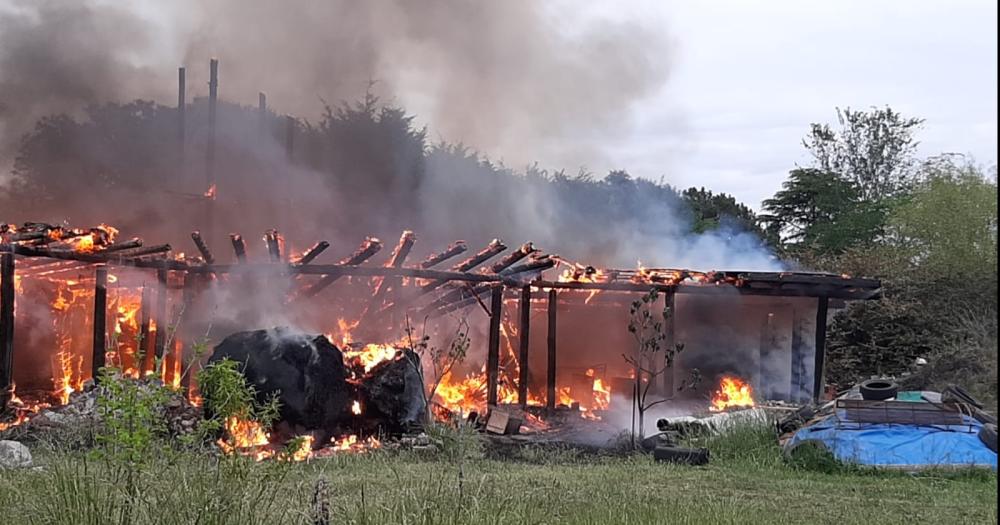 Incendio en Rivadavia Sur- llamas de maacutes de tres metros