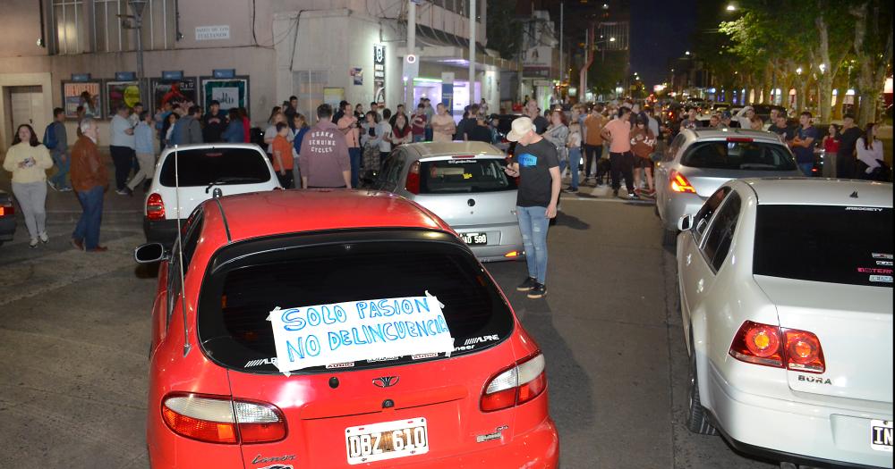 Autos Bajos- Sentildeor Mario Busto deje de perseguir a los chicos