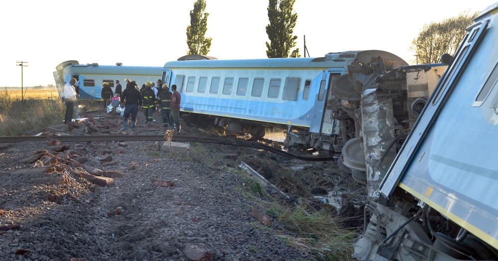 El dragado del riacuteo Salado expuso las endebles condiciones para viajar por el tendido ferroviario