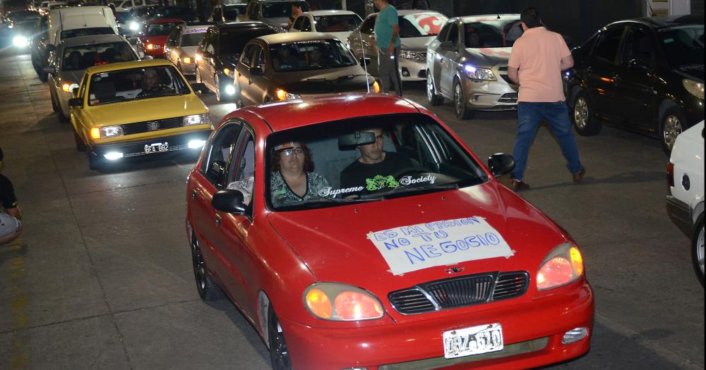 Autos Bajos- Sentildeor Mario Busto deje de perseguir a los chicos