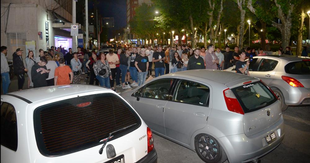 Autos Bajos- Sentildeor Mario Busto deje de perseguir a los chicos