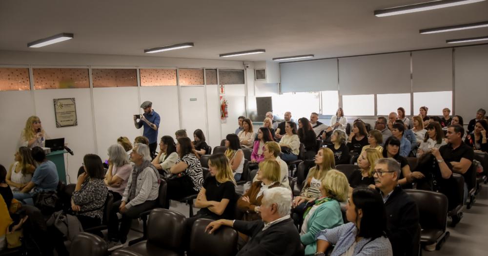 Con buen marco de puacuteblico se desarrolloacute la charla Integrando salud