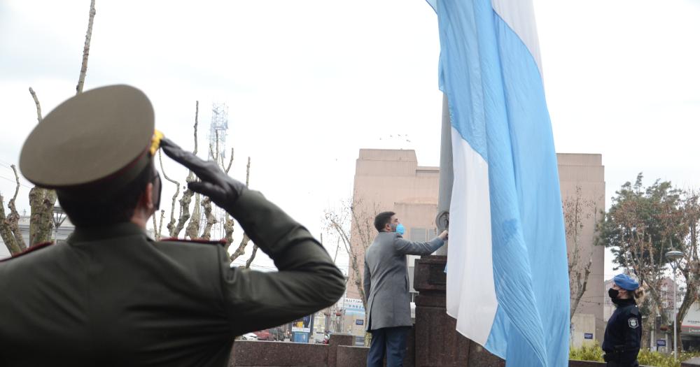 Buscan que la Bandera de Olavarriacutea esteacute presente en actos protocolares