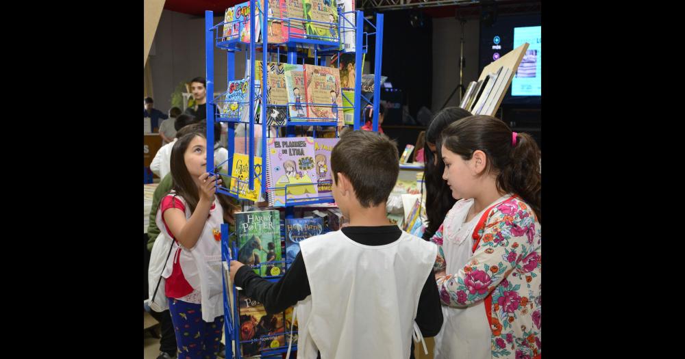 El primer diacutea del Festival del Libro fue dedicado el aacutembito educativo