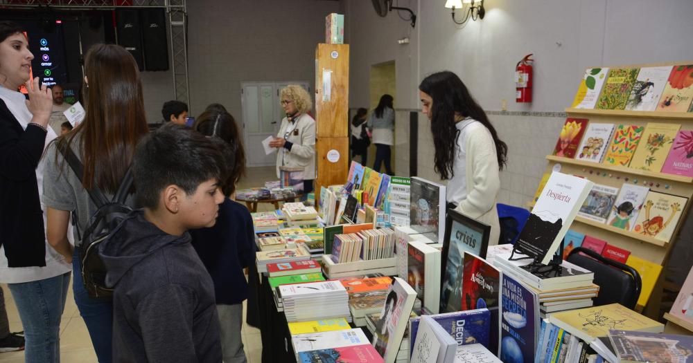 El primer diacutea del Festival del Libro fue dedicado el aacutembito educativo