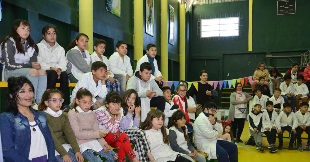 El primer diacutea del Festival del Libro fue dedicado el aacutembito educativo